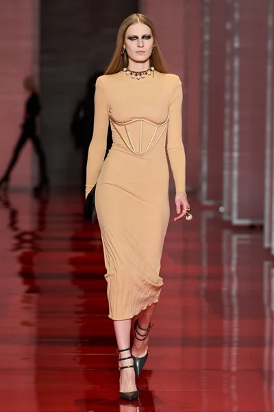 Look 17